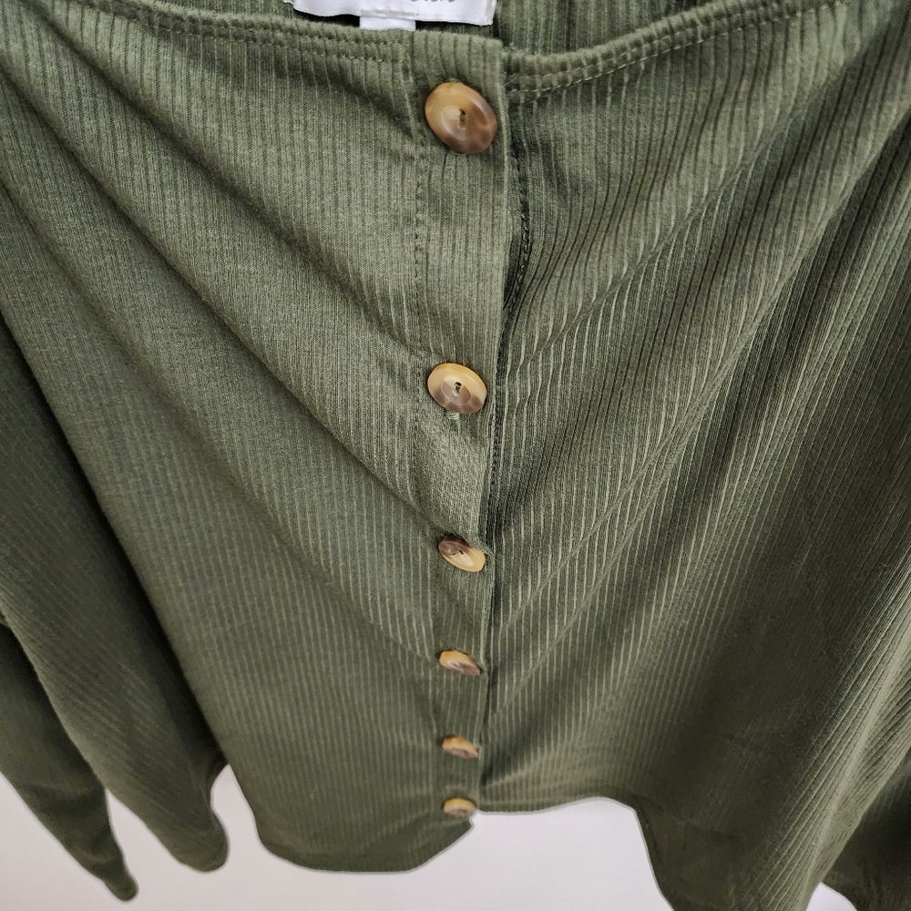 White Birch Green Buttoned Ruched Top. NWOT - Picture 2 of 6